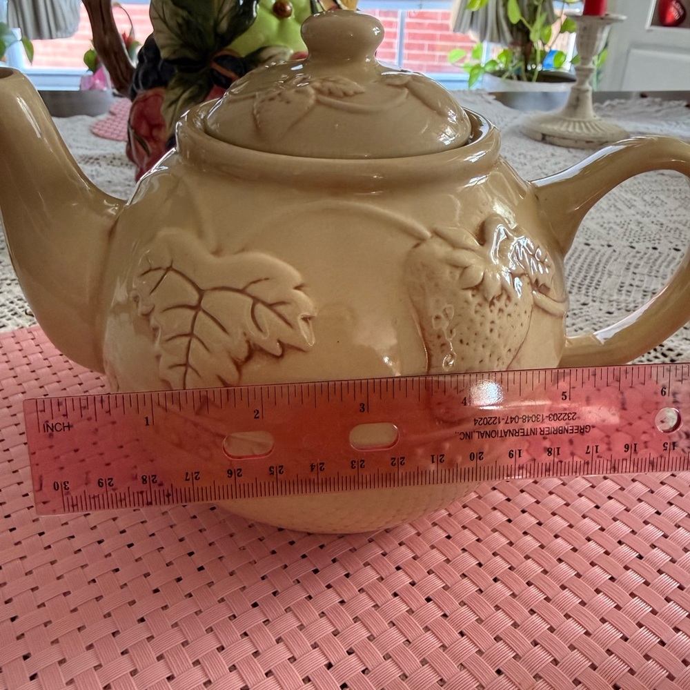 Vintage Strawberry Embossed Ceramic Teapot Pre-Owned Cottagecore - Picture 7 of 9
